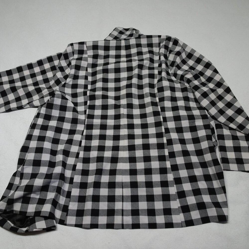 Studio by TORRID Plus Size 3X Classic Shawl Collar Plaid Open Blazer with Pocket - Picture 3 of 15